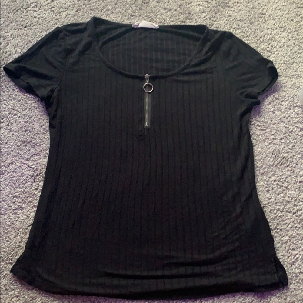 Black fitted top
